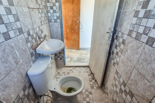 Banheiro  de casa para alugar com 1 quarto, 32m² em Vista Alegre, Rio de Janeiro