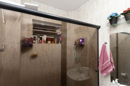 Banheiro  de casa à venda com 1 quarto, 127m² em Jardim Flor de Maio, São Paulo