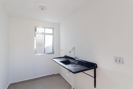 Cozinha/Área de serviço de apartamento para alugar com 2 quartos, 45m² em Conjunto Habitacional Fazenda do Carmo, São Paulo