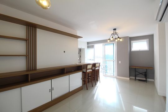 Sala de apartamento para alugar com 2 quartos, 80m² em Barra Olímpica, Rio de Janeiro