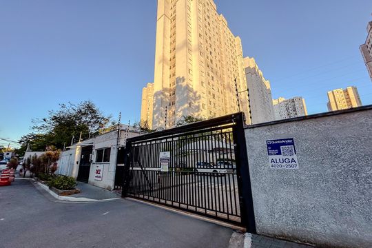 Fachada com Plaquinha de apartamento para alugar com 1 quarto, 45m² em Jardim America da Penha, São Paulo
