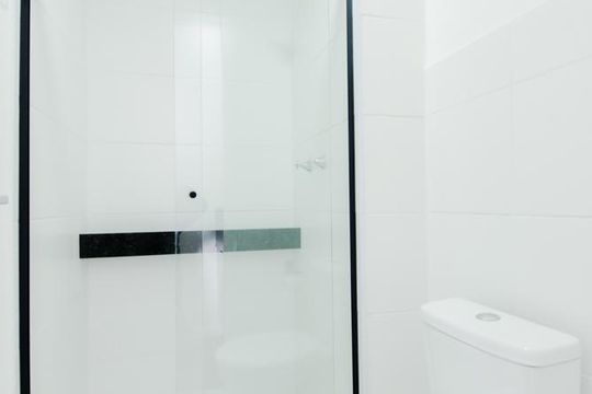 Banheiro Social de apartamento para alugar com 2 quartos, 55m² em Vila das Bandeiras, Guarulhos
