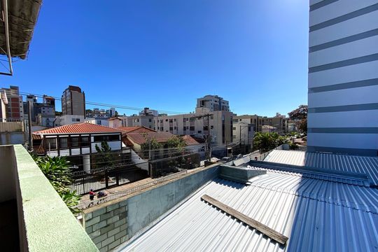 Casa para alugar com 4 quartos, 380m² em Coração Eucarístico, Belo Horizonte