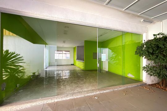 Casa para alugar com 4 quartos, 380m² em Coração Eucarístico, Belo Horizonte