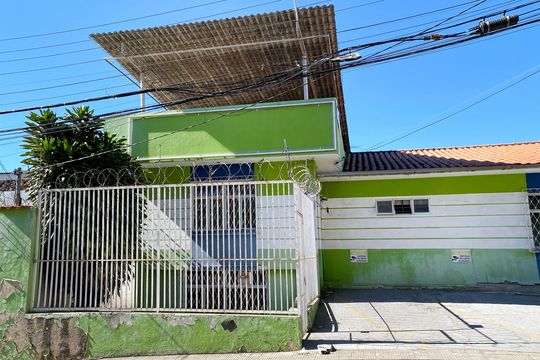 Fachada de casa para alugar com 4 quartos, 380m² em Coração Eucarístico, Belo Horizonte