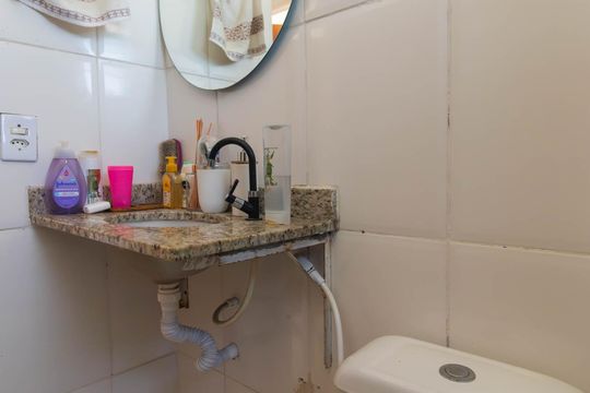 Banheiro de apartamento para alugar com 2 quartos, 47m² em Arsenal, São Gonçalo