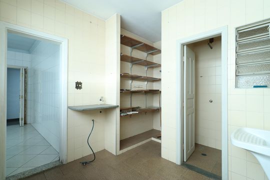 Área e banheiro de Serviço  de apartamento à venda com 2 quartos, 91m² em Lapa, São Paulo