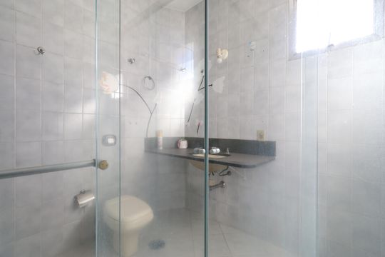 Banheiro Social de apartamento à venda com 2 quartos, 91m² em Lapa, São Paulo