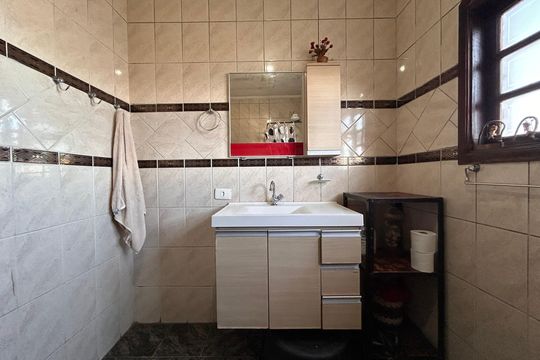 Banheiro social  de casa à venda com 3 quartos, 240m² em Vila Santana, São Paulo