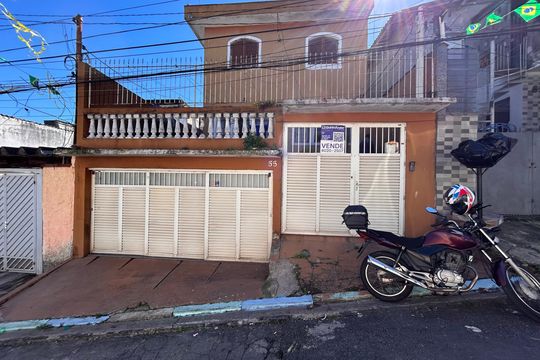 Fachada de casa à venda com 3 quartos, 240m² em Vila Santana, São Paulo