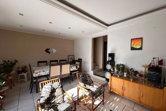 Sala de estar  de casa à venda com 3 quartos, 240m² em Vila Santana, São Paulo