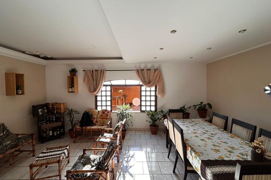 Sala de estar  de casa à venda com 3 quartos, 240m² em Vila Santana, São Paulo