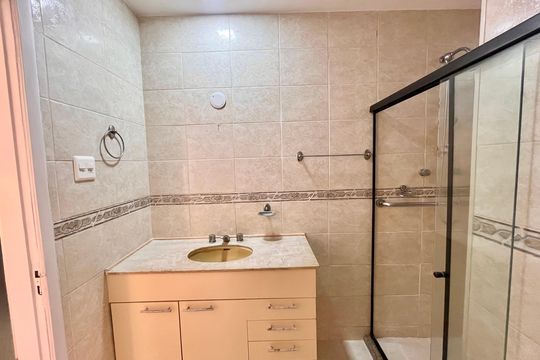 Banheiro de apartamento à venda com 3 quartos, 89m² em Ipanema, Rio de Janeiro