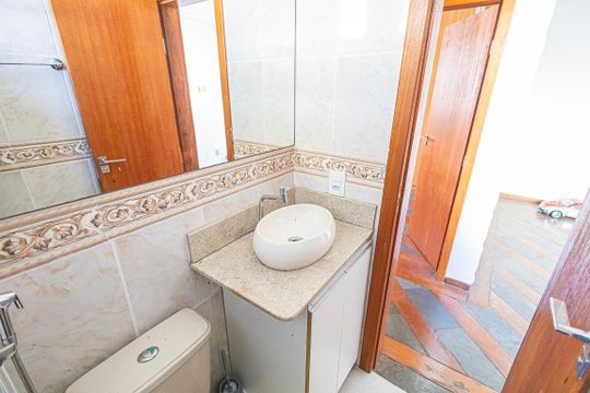 Banheiro de apartamento para alugar com 2 quartos, 52m² em São João Batista, Belo Horizonte