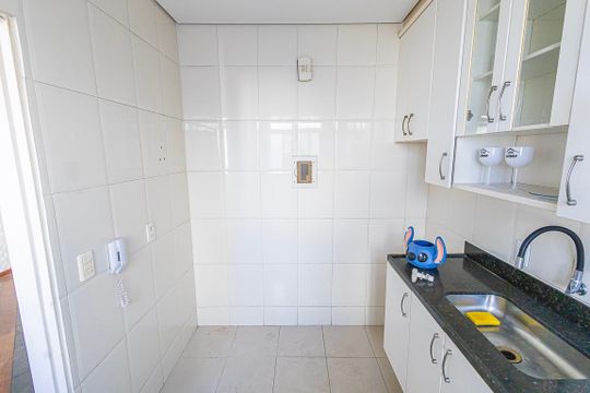 Cozinha de apartamento para alugar com 2 quartos, 52m² em São João Batista, Belo Horizonte