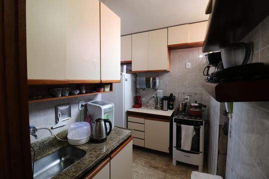 Cozinha de apartamento à venda com 3 quartos, 58m² em Praia da Bandeira, Rio de Janeiro