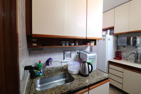 Cozinha de apartamento à venda com 3 quartos, 58m² em Praia da Bandeira, Rio de Janeiro