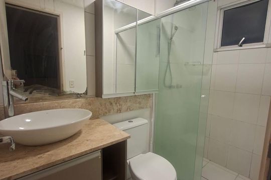 Banheiro de apartamento à venda com 2 quartos, 54m² em Jardim Itu, Porto Alegre
