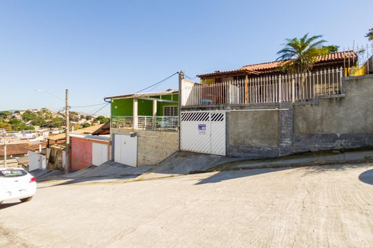 Fachada de casa à venda com 2 quartos, 240m² em Campo Grande, Rio de Janeiro