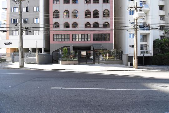 Fachada de apartamento para alugar com 1 quarto, 109m² em Cabral, Curitiba