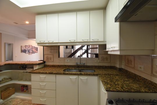 Cozinha de apartamento para alugar com 1 quarto, 109m² em Cabral, Curitiba