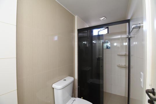Banheiro da Suíte de apartamento para alugar com 1 quarto, 109m² em Cabral, Curitiba