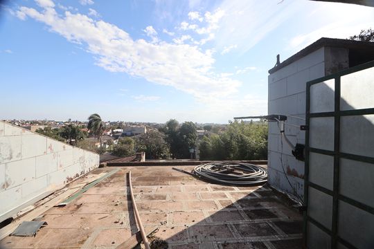 Vista de casa à venda com 3 quartos, 182m² em Estância Velha, Canoas
