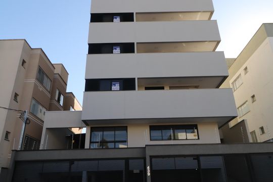 Plaquinha de apartamento para alugar com 3 quartos, 82m² em Santa Mônica, Uberlândia