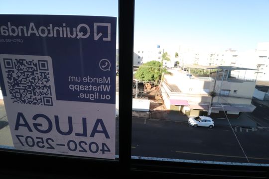 Plaquinha de apartamento para alugar com 3 quartos, 82m² em Santa Mônica, Uberlândia