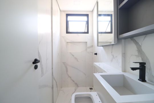 Banheiro Social de apartamento para alugar com 3 quartos, 82m² em Santa Mônica, Uberlândia