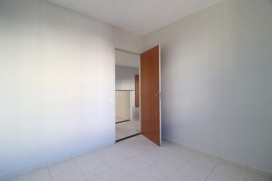 Quarto 2 de apartamento para alugar com 2 quartos, 48m² em Mansour, Uberlândia