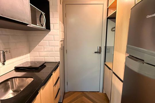 Cozinha de apartamento à venda com 1 quarto, 28m² em Itaim Bibi, São Paulo