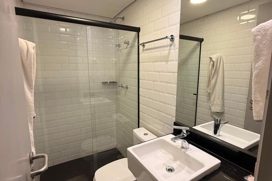 Banheiro de apartamento à venda com 1 quarto, 28m² em Itaim Bibi, São Paulo