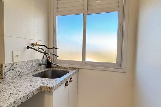 Área de serviço de apartamento para alugar com 2 quartos, 58m² em Medianeira, Porto Alegre