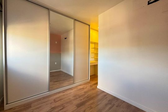 Quarto 2 de apartamento para alugar com 2 quartos, 58m² em Medianeira, Porto Alegre