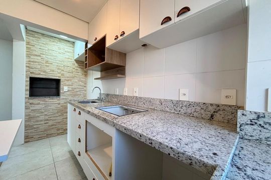 Cozinha de apartamento para alugar com 2 quartos, 58m² em Medianeira, Porto Alegre