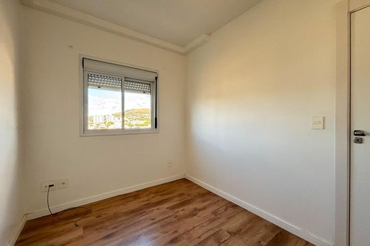 Quarto 1 de apartamento para alugar com 2 quartos, 58m² em Medianeira, Porto Alegre