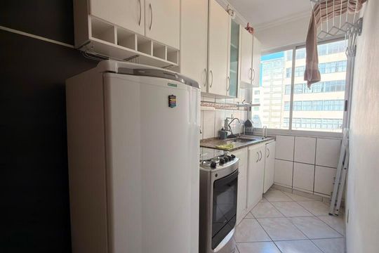 Cozinha de apartamento para alugar com 1 quarto, 50m² em Centro, Belo Horizonte