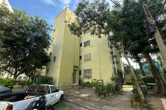 Fachada do bloco de apartamento para alugar com 1 quarto, 60m² em Madureira, Rio de Janeiro