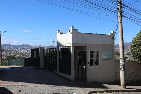 Fachada de apartamento para alugar com 2 quartos, 47m² em Camargos, Belo Horizonte