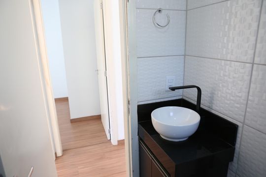 Banheiro de apartamento para alugar com 2 quartos, 47m² em Camargos, Belo Horizonte