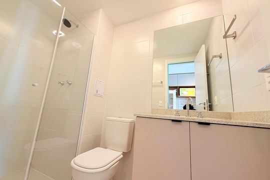 Banheiro de kitnet/studio para alugar com 1 quarto, 27m² em Campo Belo, São Paulo
