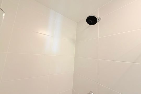 Banheiro de kitnet/studio para alugar com 1 quarto, 27m² em Campo Belo, São Paulo