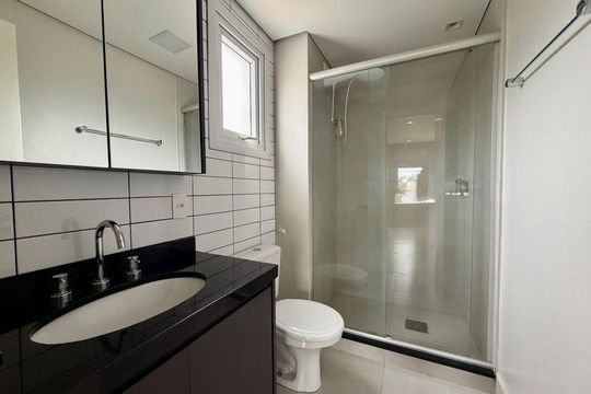 Banheiro de apartamento para alugar com 1 quarto, 38m² em Partenon, Porto Alegre