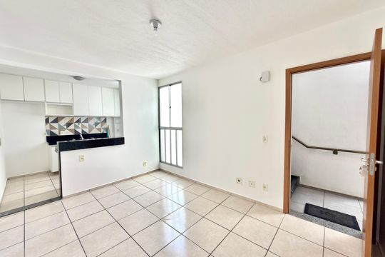 Sala de apartamento para alugar com 2 quartos, 45m² em Califórnia, Contagem