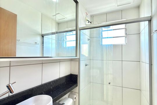 Banheiro Social de apartamento para alugar com 2 quartos, 45m² em Califórnia, Contagem