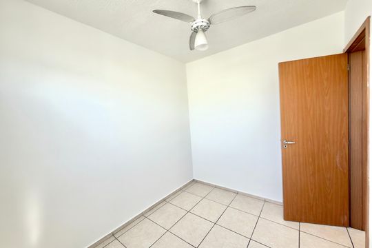 Quarto 2 de apartamento para alugar com 2 quartos, 45m² em Califórnia, Contagem