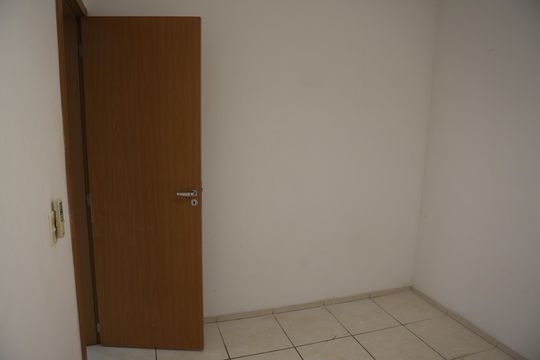 Quarto 1 de apartamento para alugar com 2 quartos, 45m² em Califórnia, Contagem
