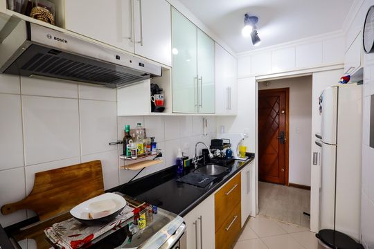 Cozinha de apartamento à venda com 3 quartos, 74m² em Vila Sofia, São Paulo