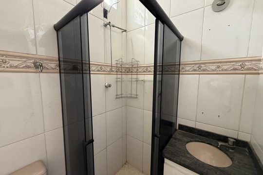 Banheiro social de casa para alugar com 4 quartos, 360m² em Pindorama, Belo Horizonte